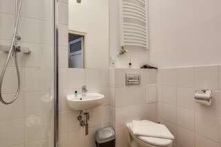 Проживание в семье Sentral Apartments Катовице Одноместный номер с собственной ванной комнатой-9